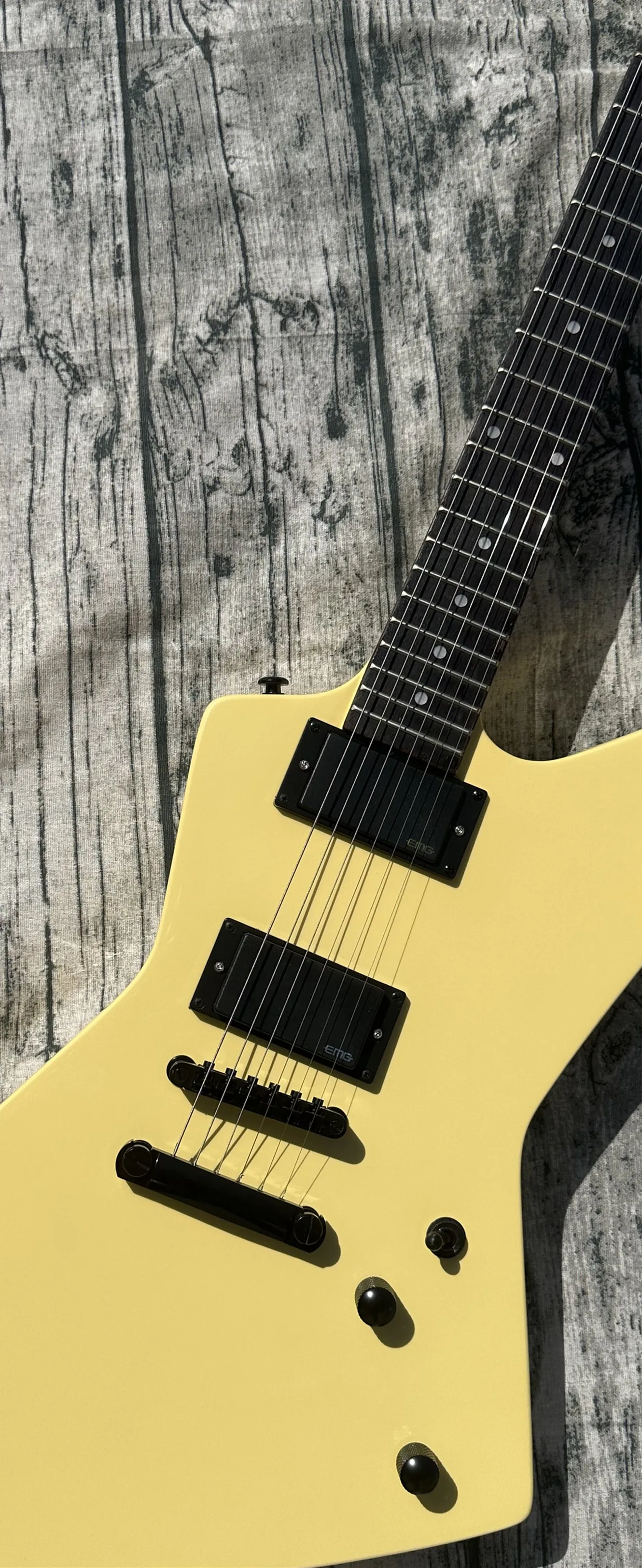 

Необычная электрическая гитара, кремово-желтая, с жемчужной вставкой, доступная фотогитара, вспышка