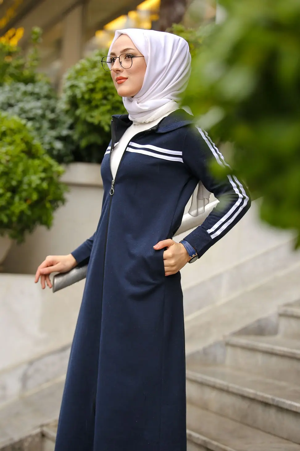 

Женская осенне-зимняя куртка с карманами