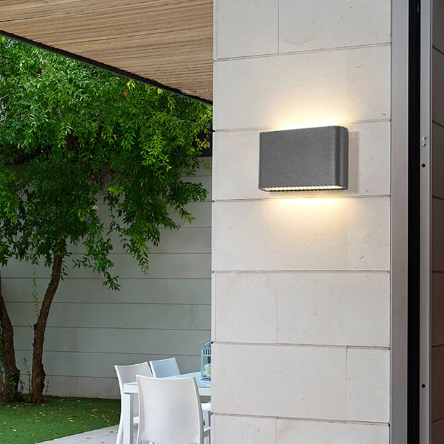 세련되고 내구적인 야외 조명을 위한 LED 위 아래 벽 램프