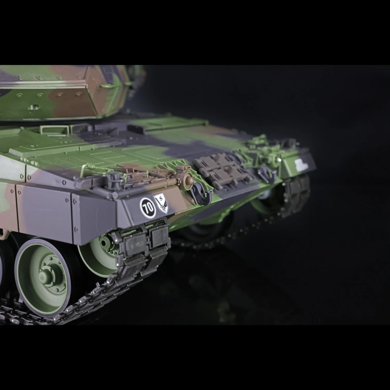 2.4G HENG LONG 1/16 Scale 7.0 Plastic Leopard2A6 RTR RC Tank Barrel Recoil 3889 Remote Control Toys for Boy BB TH17574-SMT4 4