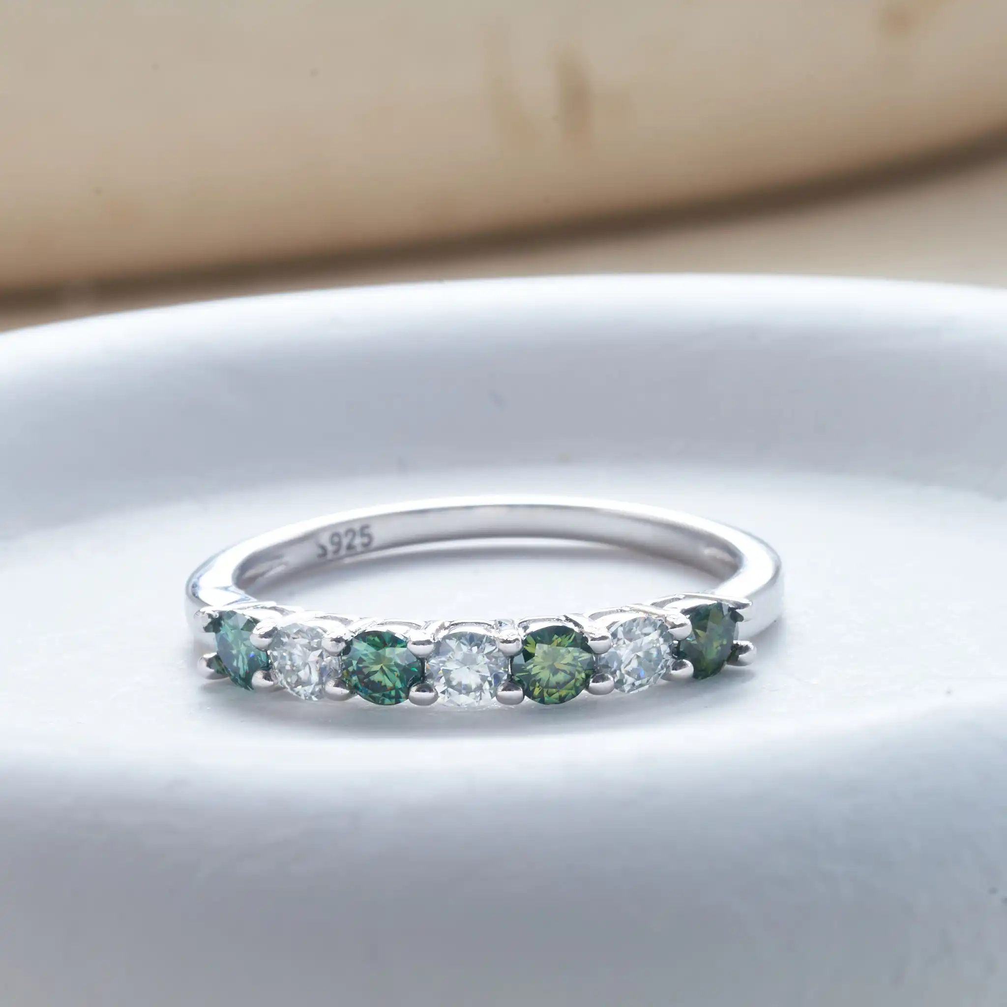 100 % grüner Moissanit Ehering Sterling Silber Eheringe VVS1 Diamant Halbe Ewigkeit stapelbarer Ring für Frauen