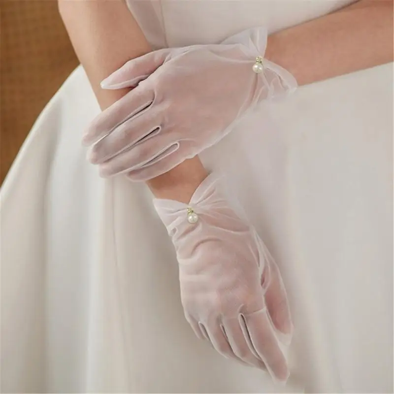 Beadwork 디자인과 Seethrough Sheer Bridal 장갑 신부 리셉션 행사 이벤트를위한 짧은 웨딩 장갑 액세서리