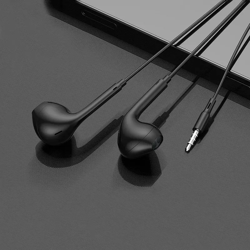 3.5mm In-Ear Earphone Wired with Microphone Earbuds White And Black Headphone Earphones for MP3 MP4 Samsung Huawei Xiaomi Phones