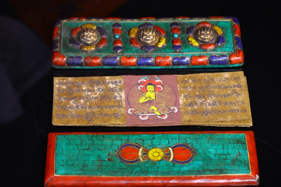 

9"Tibetan Temple Collection Old Paper tracing Mosaic bronze Buddha Head Gem GZi Beads Old Scripture chanting Amulet Dharma