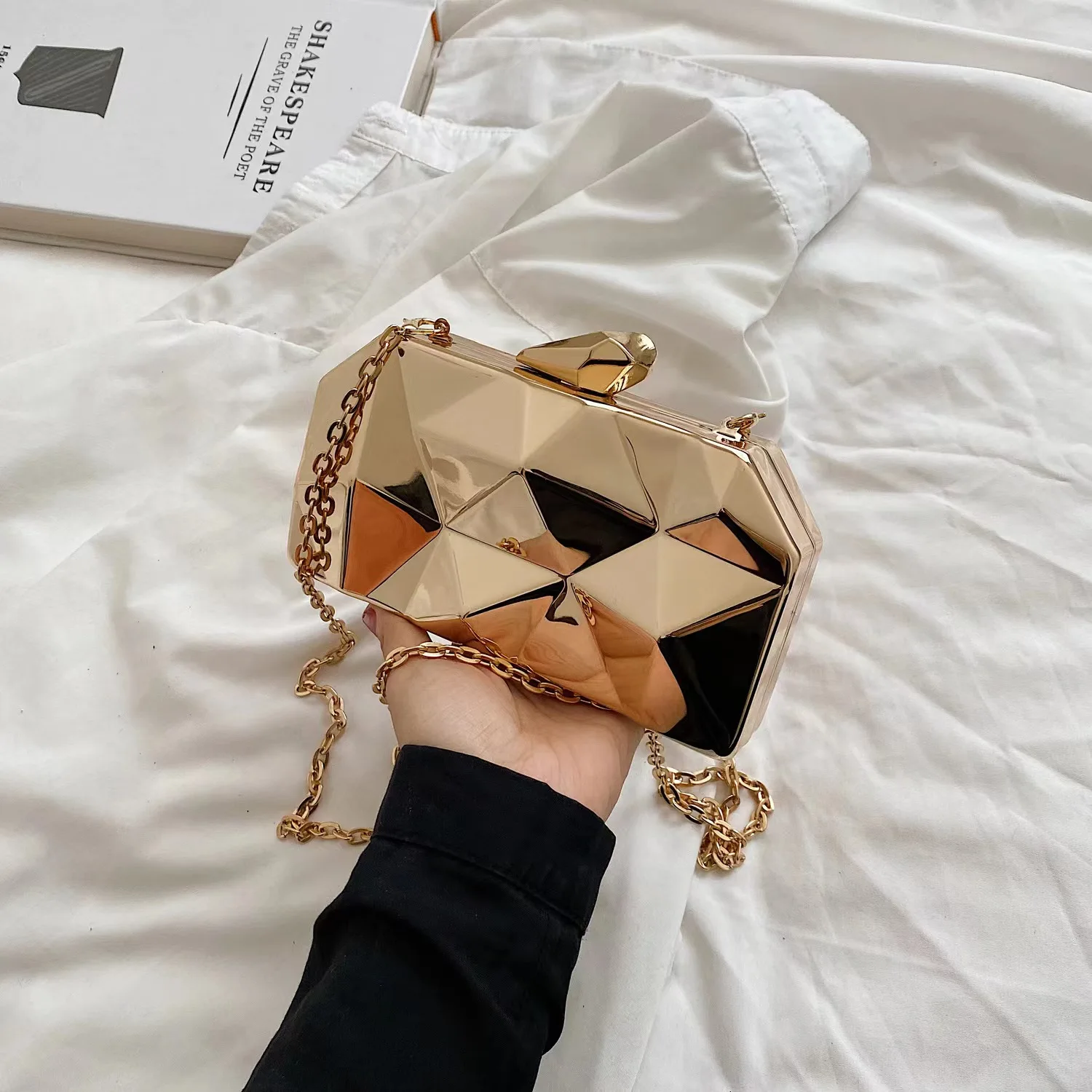 

2023 New Fashion Women Metal Chain Clutch Bag Irregular Diamond Grid Black Gold Silver Evening Party Wedding Handheld Handbag