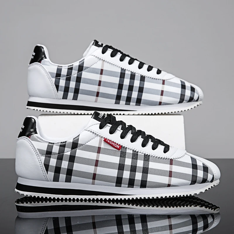 Brand Design 2026 New Men's Lightweight Non-slip Breathable Wear-resistant Running Sports Fashion Versatile Casual Shoes 1