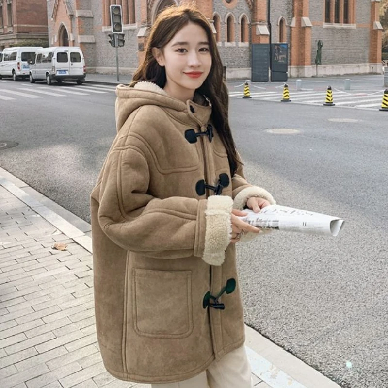 Рисунок 5 - Женское пальто из овечьей шерсти