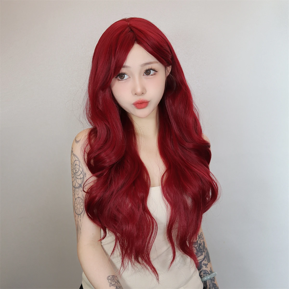 Рисунок 2 - Красный длинный кудрявый синтетический