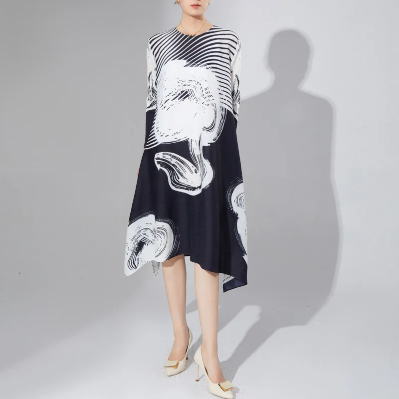 

COZOK A-line Long Sleeve Pleated Dress Temperament Women Loose Casual Large Print Elastic Fashion New Dresses Female WT401