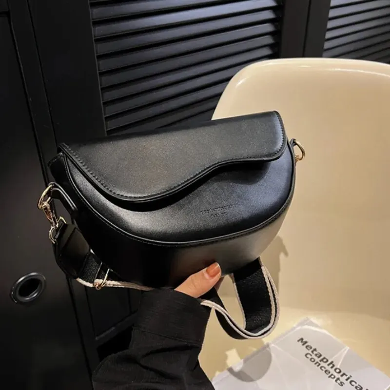 Women's Retro Solid Color Flip Ponytail Saddle Shoulder And Armpit Fashionable Leather Crossbody Bag_voghion.com