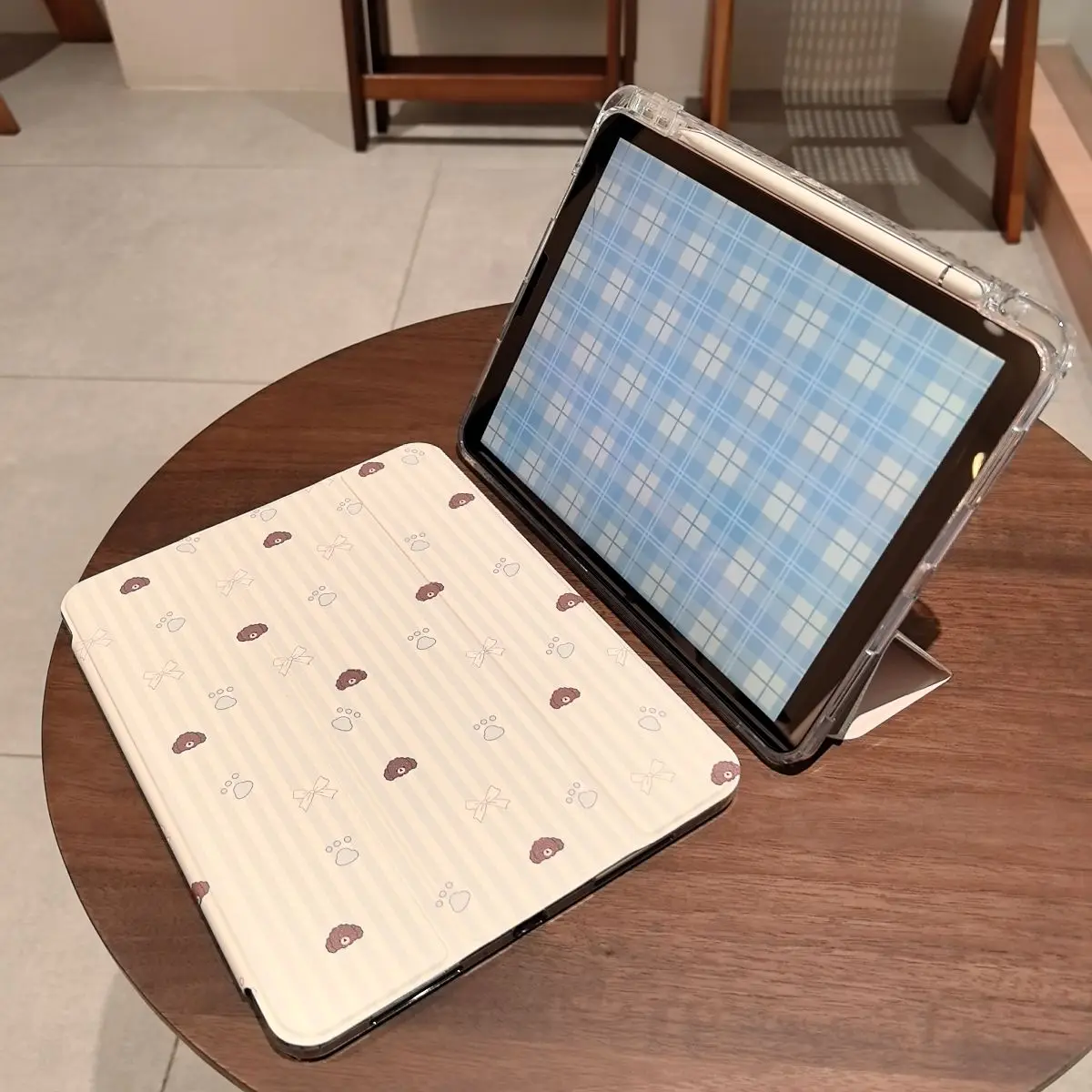 Smart Protective Case with Pencil Holder for Tablets - 11 to 12.4 Inch
