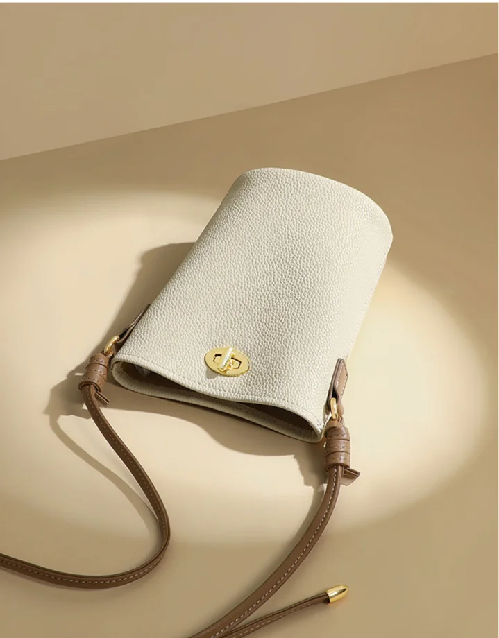 Borsa a tracolla per telefono in vera pelle piccola a secchiello_voghion.com