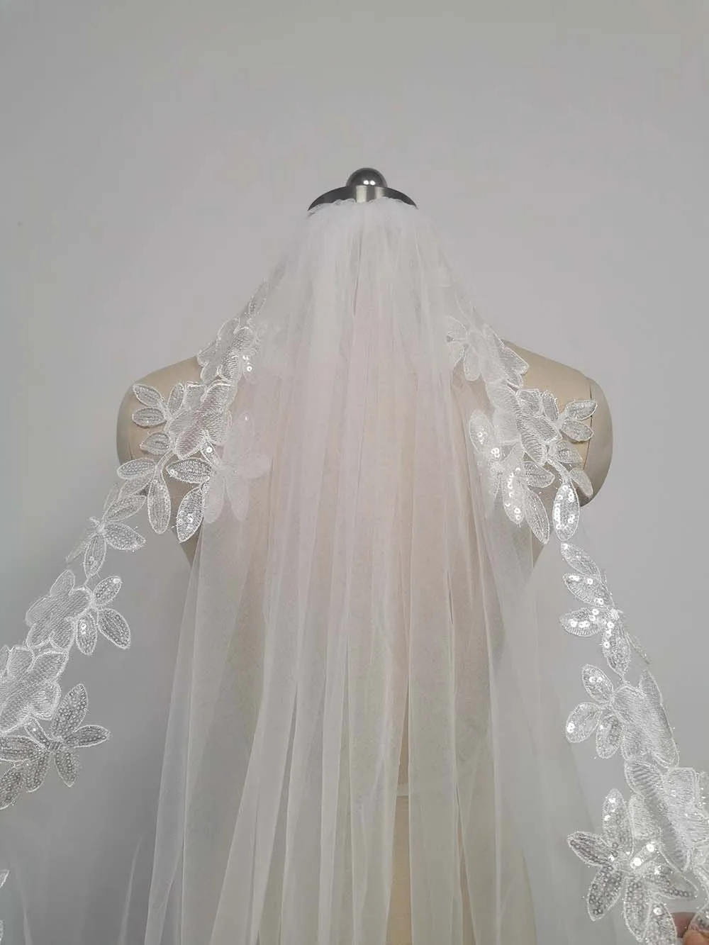Real Photos Sparkle Sequins Lace Wedding Veil 3 Meters Long One Tier Bridal Veil with Comb Elegant Wedding Accessories