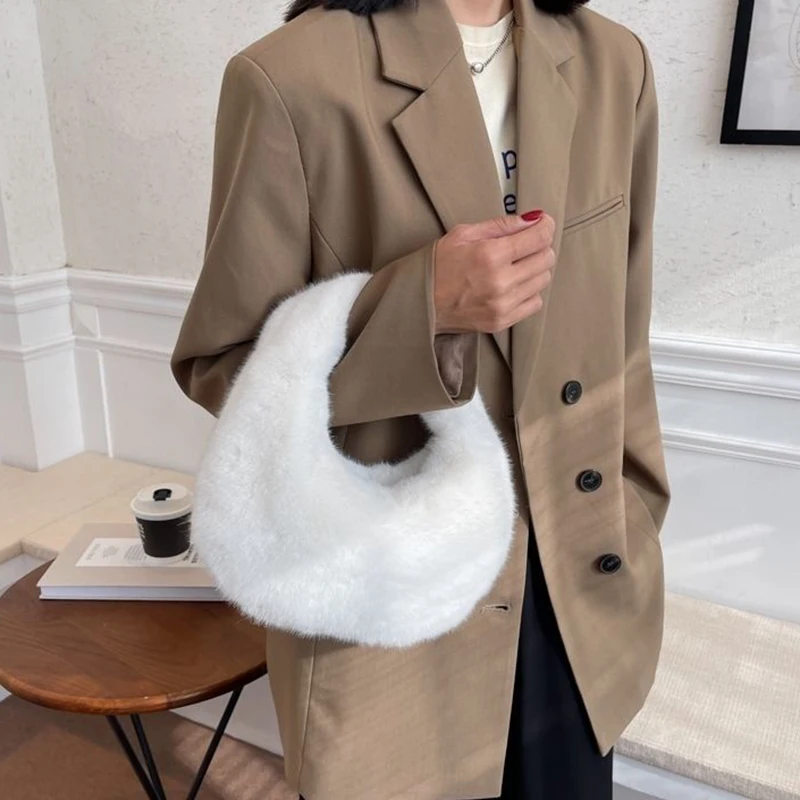 Winter Women's Half Moon Fur Handbag Small Plush Wrist Bags for Ladies Fashion Furry Short Handle Clutch Phone Bag Coin Purses