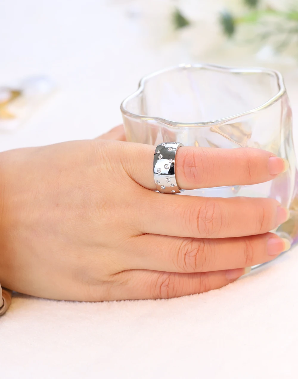 Simple Stainless Steel Women 10mm Ring Shining Crystal Wedding Promise Jewelry Accessories Retail