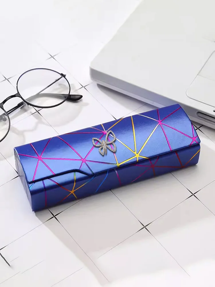 

Modern PU Eyewear Cases Optimal Fall Protection - Abstract Style Pearl Brooch