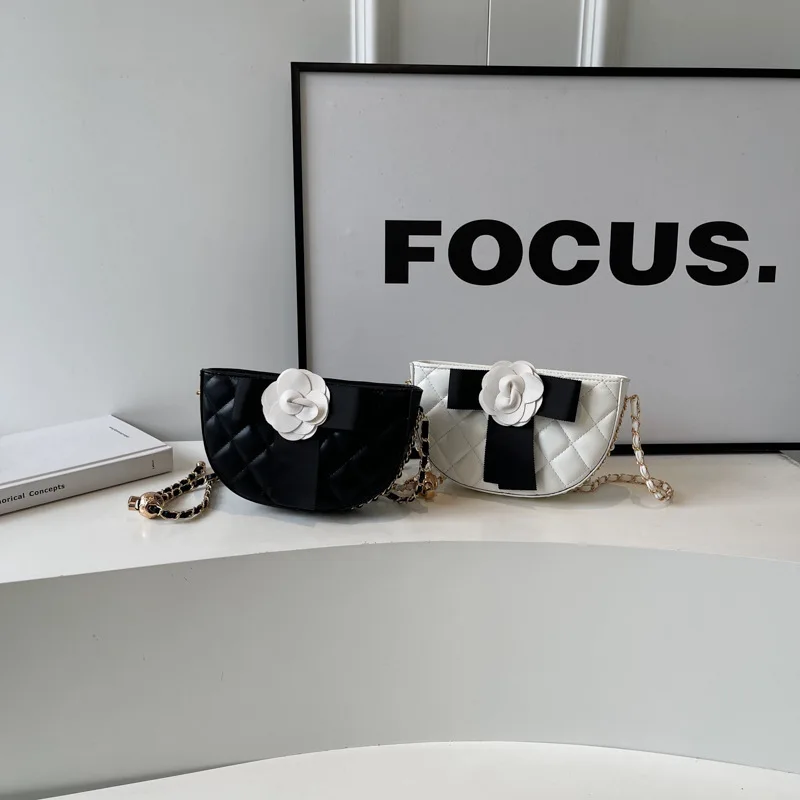

Korean Women New Fashionable Semi-circular Grid Crossbody Bag