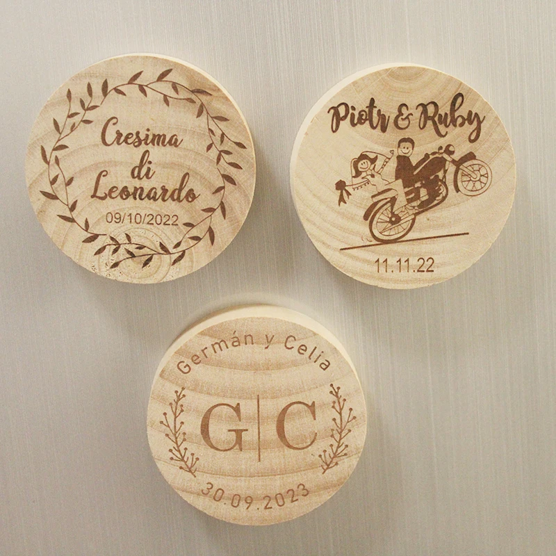 Apribottiglie Magnetico Personalizzato In Legno Con Magnete - Bomboniera Regalo Nozze Con Nome E Fiore Floreale