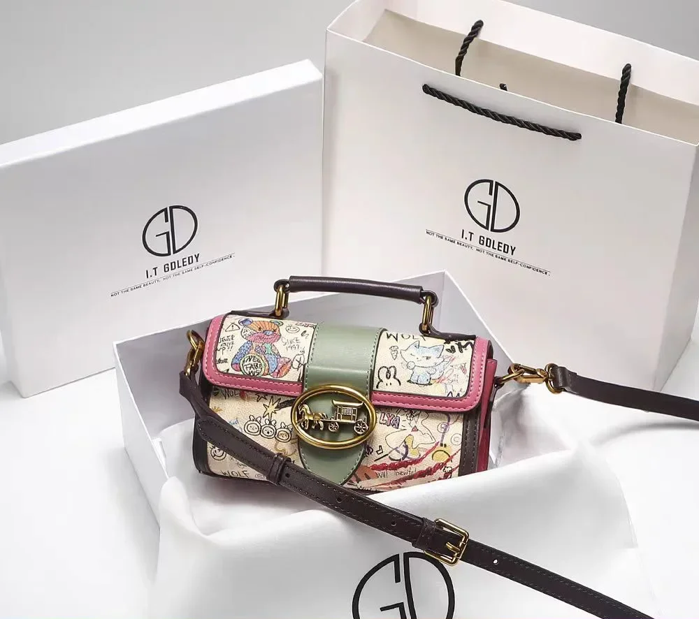 حقائب كتف نسائية بتصميم مميز، بأبعاد 18.5*8*11.5 س...