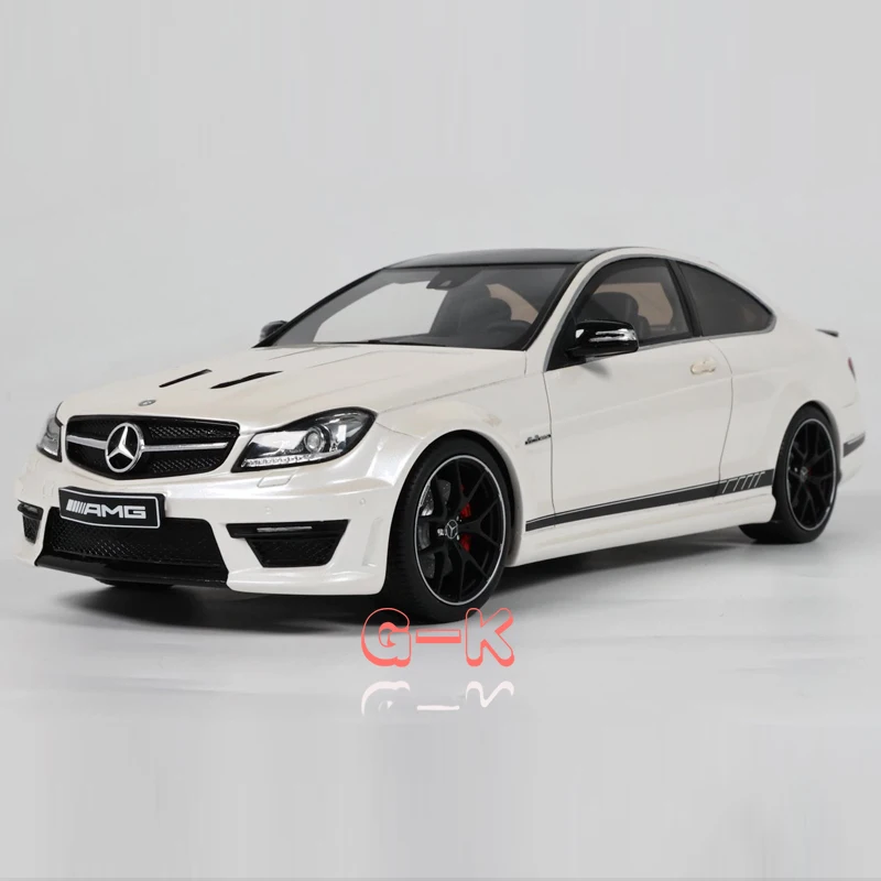 

GTSpirit 1:18 For Mercedes-Benz C63 AMG W204 White Limited Edition EBNZ C63 Simulation Car Model