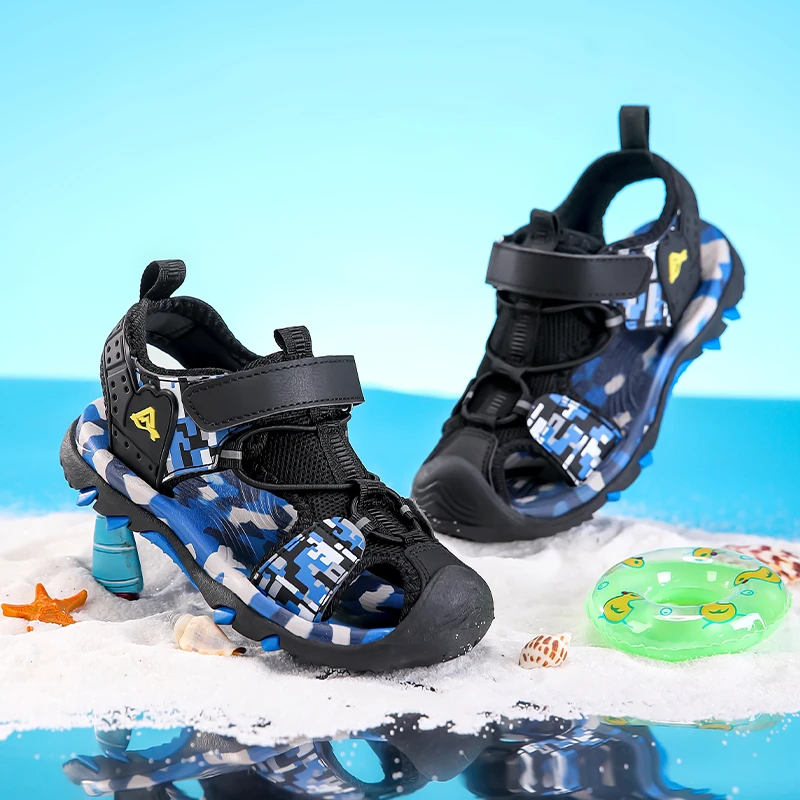 어린이 샌들 소년 통기성 미끄럼 방지 부드러운 단독 여름 해변 신발 조절 가능한 스트랩이있는 야외 경량 어린이 샌들