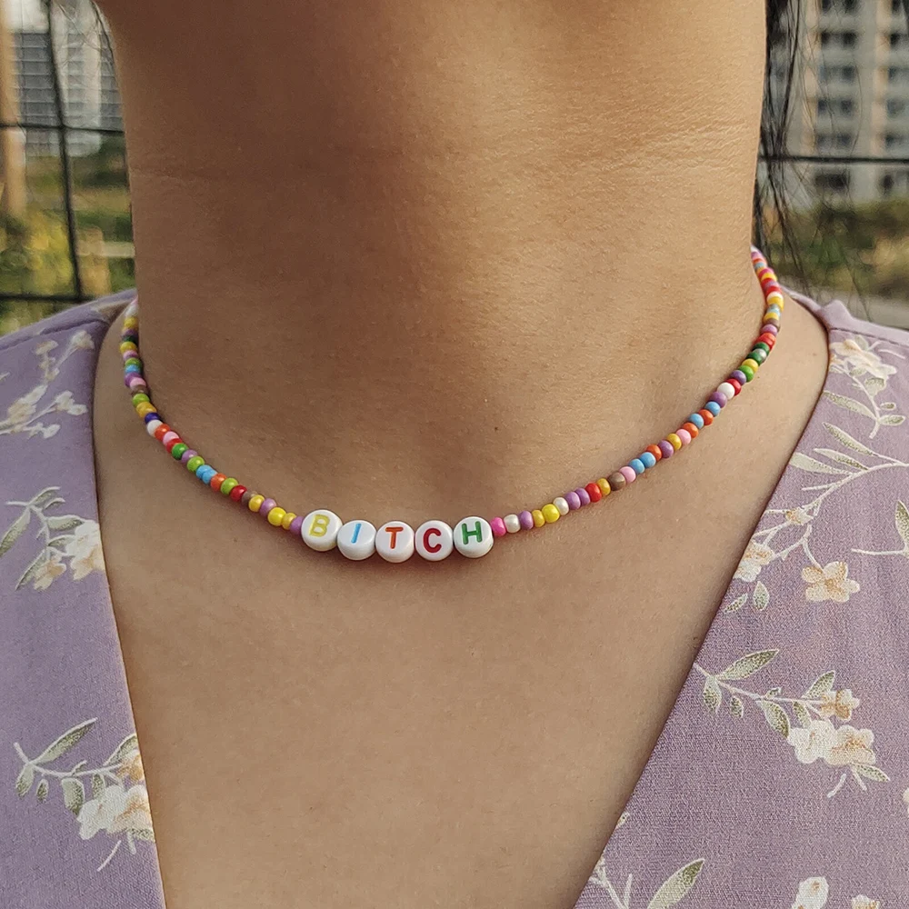 2025 Damenmode ZX Boho Handgemachte bunte Perlenkette Anhänger, Damenbrief Baby Love Angel Perlen DIY Kurze Halskette Großhandel Schmuck_voghion.com