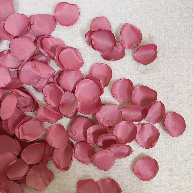 100 Pcs Bride Wedding Accessories Silk Artifical Rose Petals Home Decor Handmade Flowers Marriage Valentine european rose 12 head oil painting bicolor rose silk bouquet peony artificial flowers bride wedding home decoration fake flowers