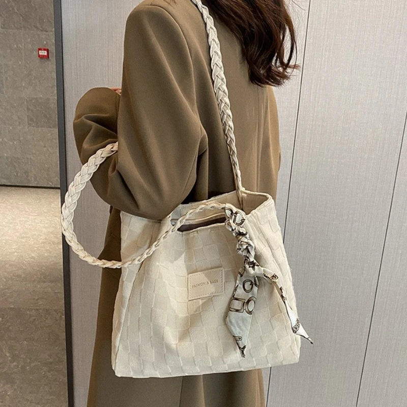 New Fashionable Flow Large Capacity Casual Lightweight Canvas Handbag Fashionable Street One Shoulder Package