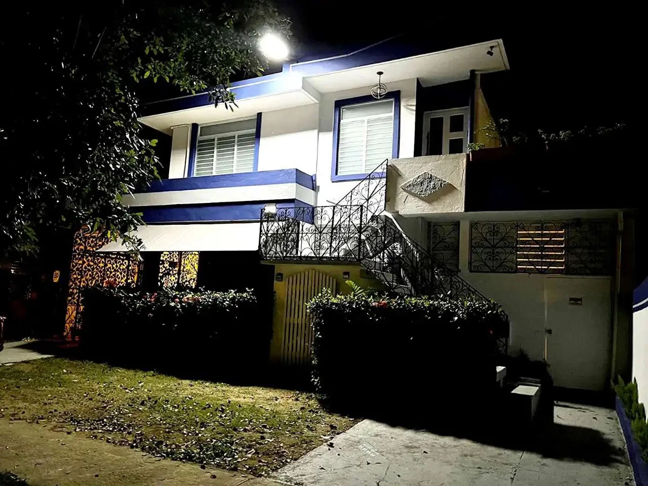 Description Picture 4 of itemSuper bright LED Solar Lights Outdoor Motion Sensor External Solar Street Lamp Wall Security Sunlight For Garden Patio Path Yard