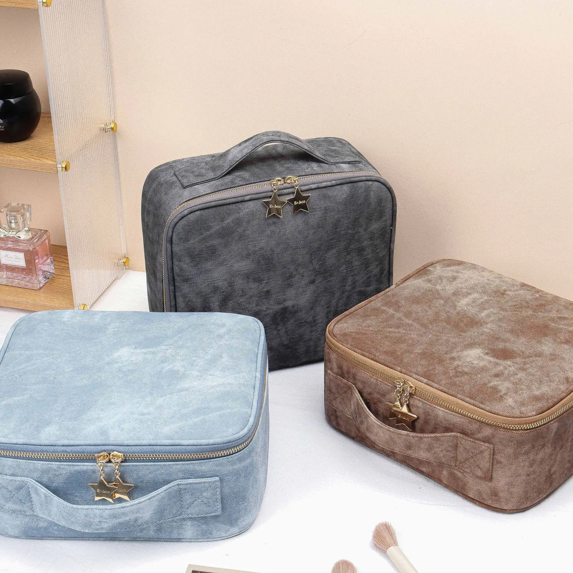 Internet celebrity makeup bag with light mirror large capacity high-end makeup box portable cosmetic storage bag 3