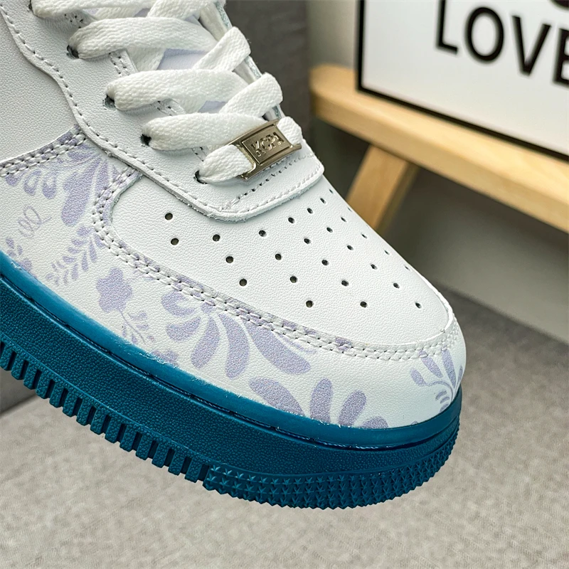 Comfortable and breathable sports and leisure sneakers in spring and summer, trendy for both men and women