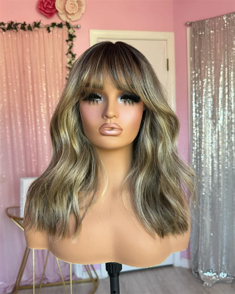 Honey Dark Blonde Balayage Wig with Bangs Natural Wavy Wigs for Women Dirty Blonde Wig Synthetic Fibre Heat Resistant Party Wigs