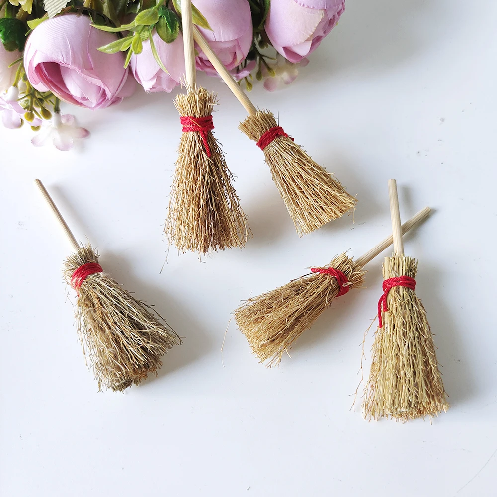 10pcs Mini Broom Witch Straw Brooms DIY Hanging Ornaments for Halloween Party Decoration Costume Props Dollhouse Accessories