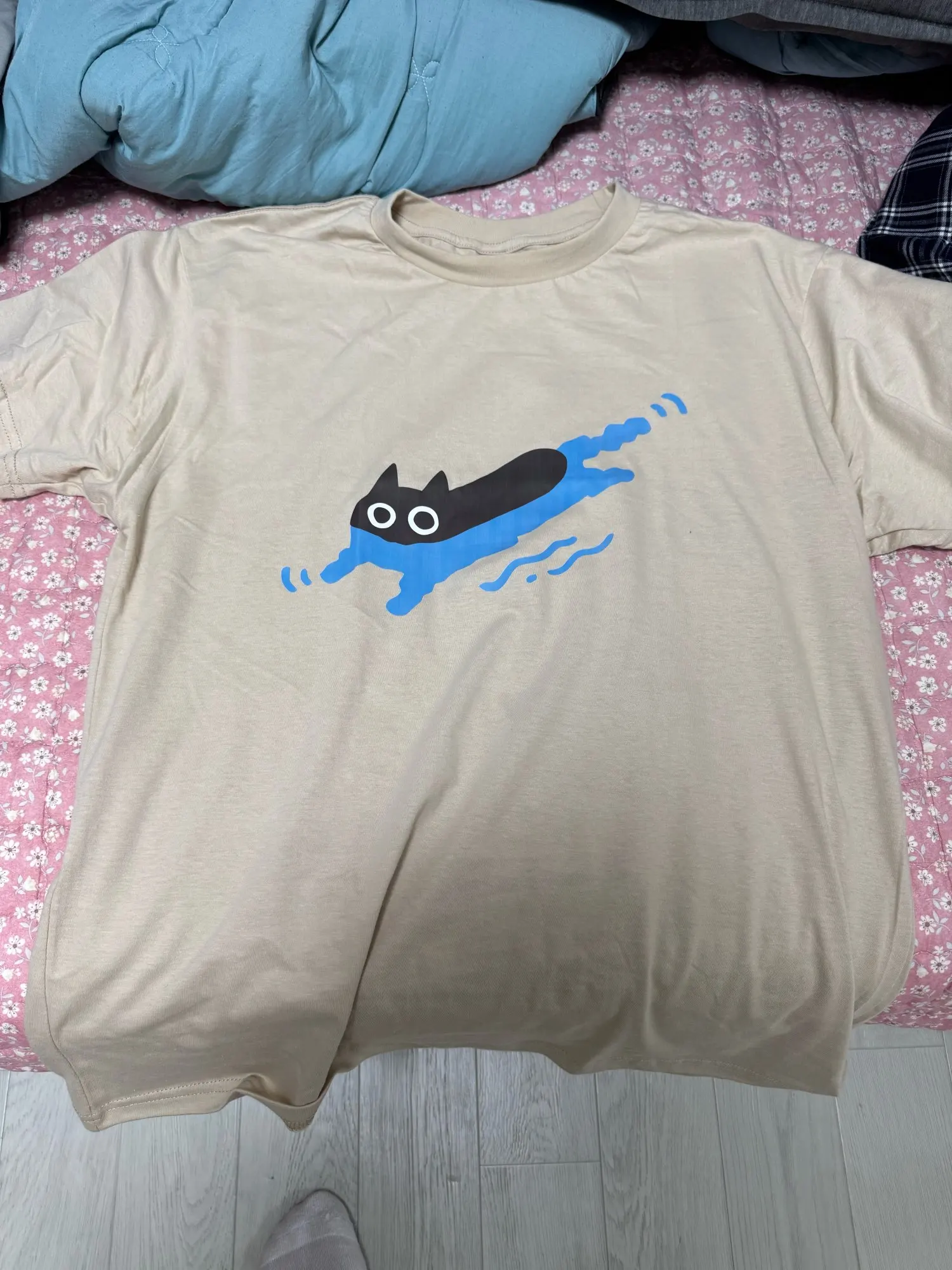 Swimming through - Kuro Neko T-Shirt photo review