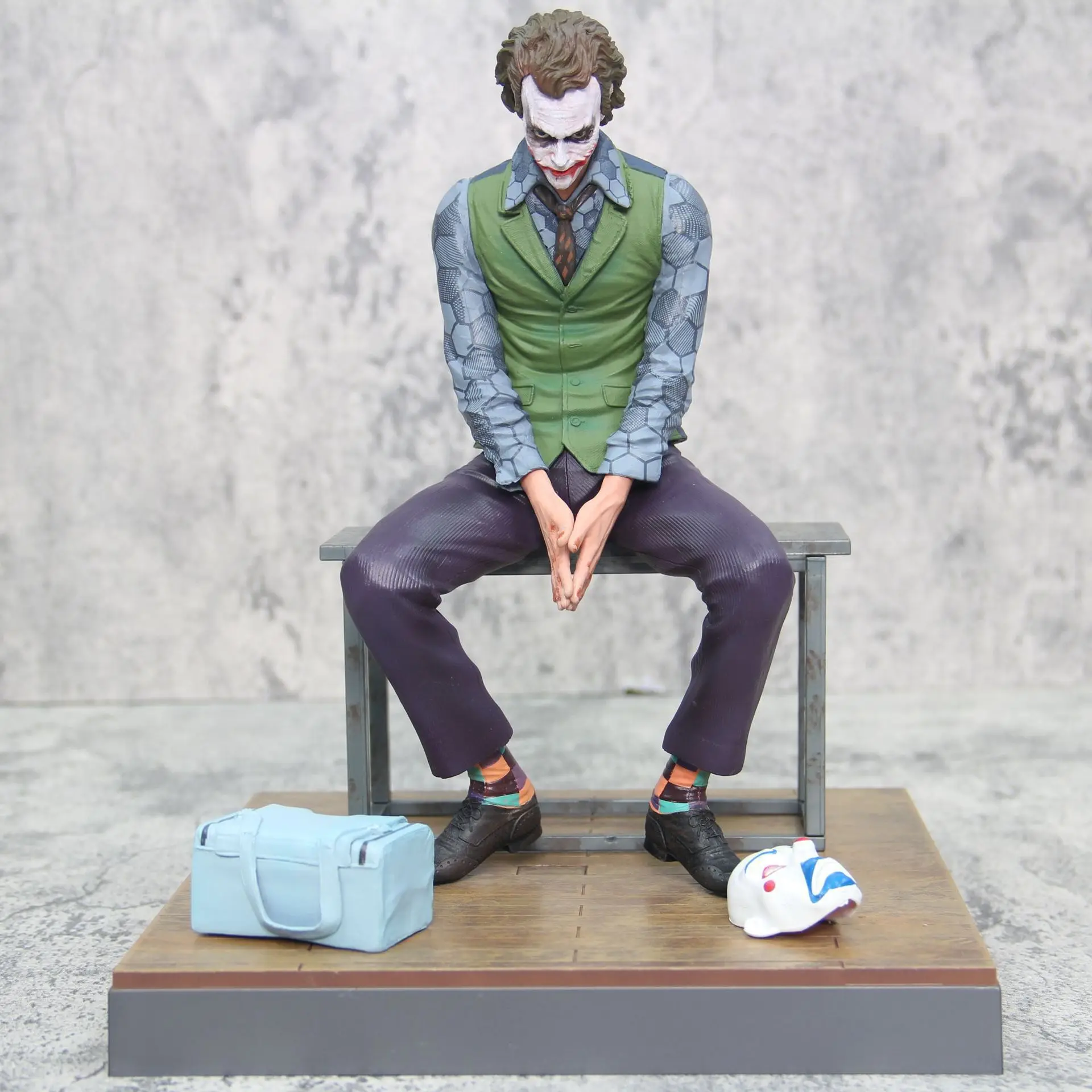 28cm figurka Joker za $20 / ~77zł