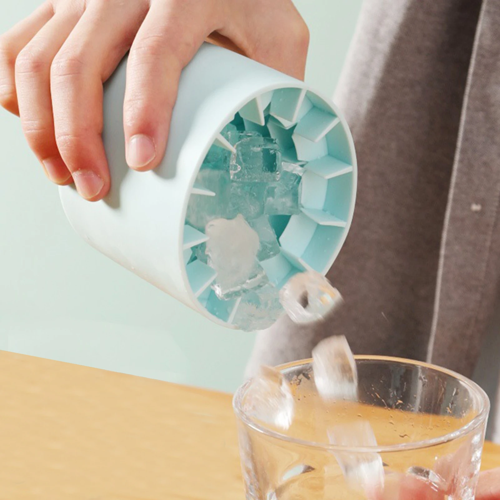 Food-grade Silicone 2 In 1 Ice Maker Ice Cube Maker Cup for Freezer Mold Summer Bucket for Whiskey Bourbon Wine Beer