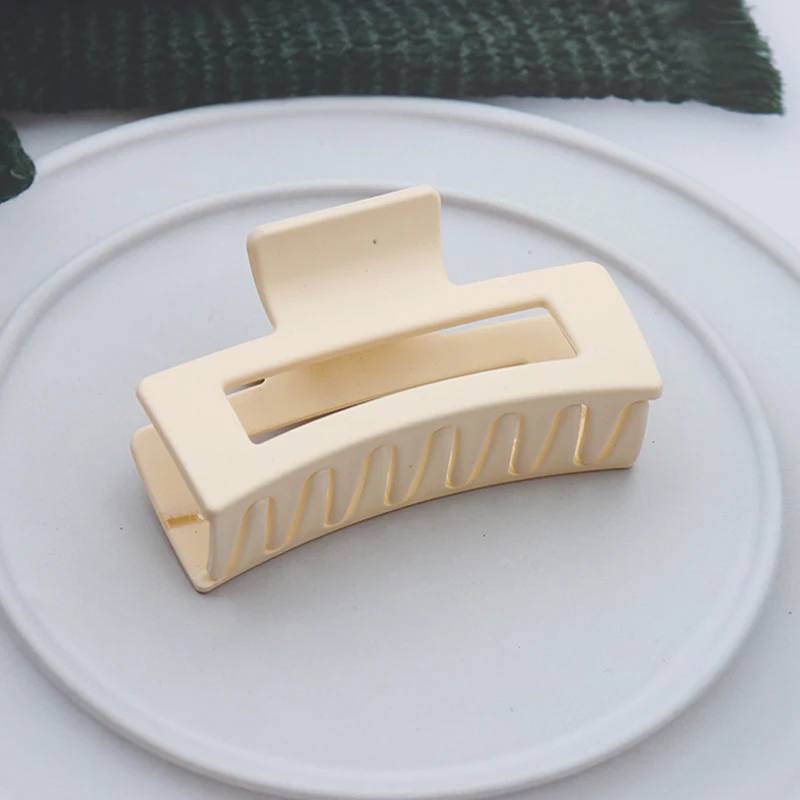 Рисунок 4 - Новые матовые пластиковые заколки