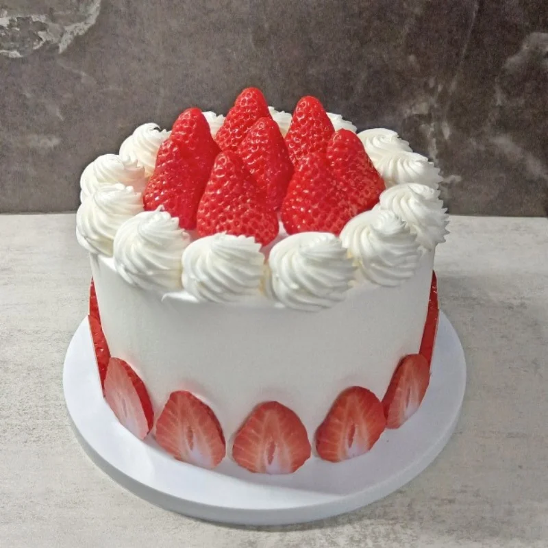 Pastel De Frutas Artificial - Decoración Cumpleaños, 15.5 Cm, Crema Y Fresas, Para Exhibición