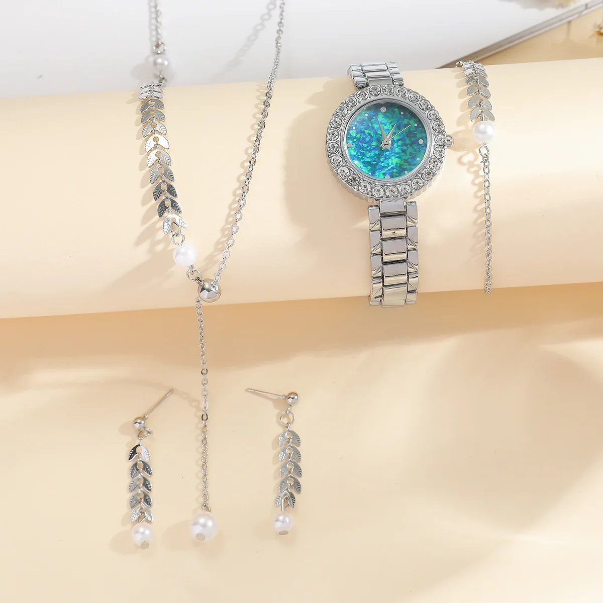 New women's watch set, fashionable niche Instagram style steel band watch set