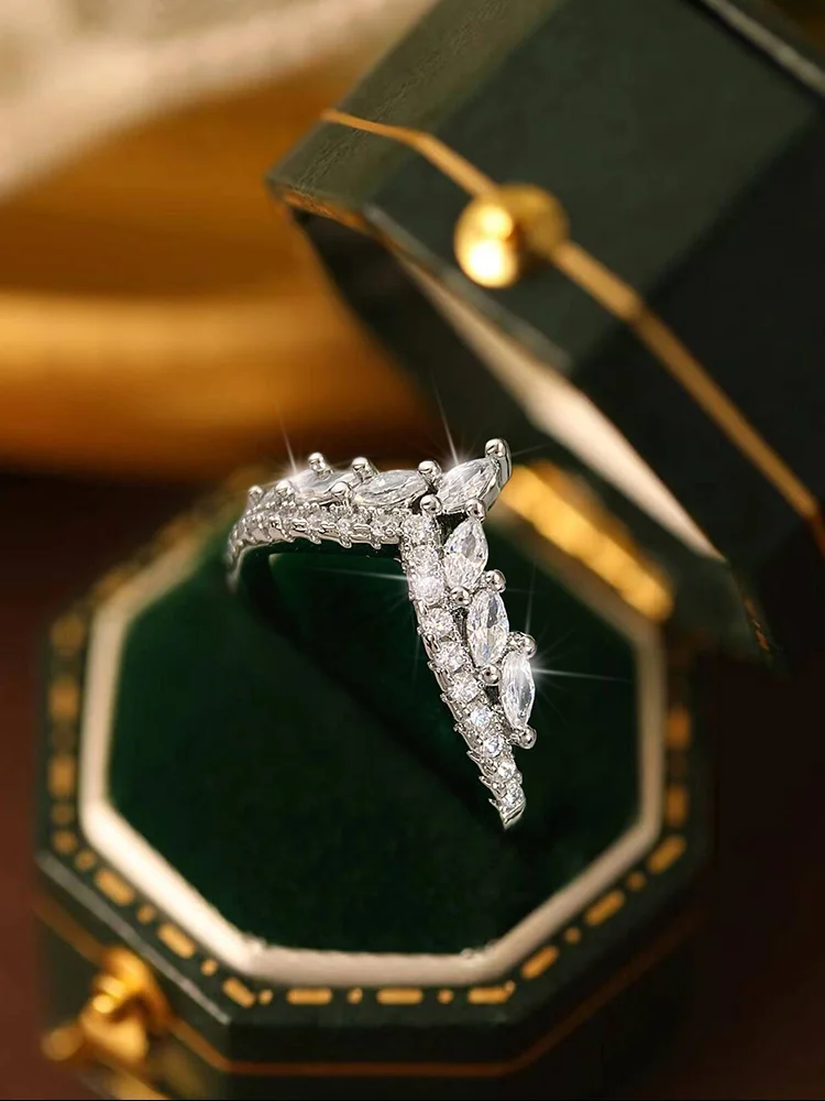 خاتم التاج المرصع