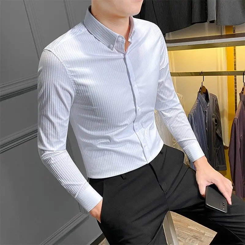 

Новинка осени 2022, корейская модная Повседневная Блузка на пуговицах, мужские дизайнерские брендовые приталенные мужские топы, полосатые рубашки с длинным рукавом, T10