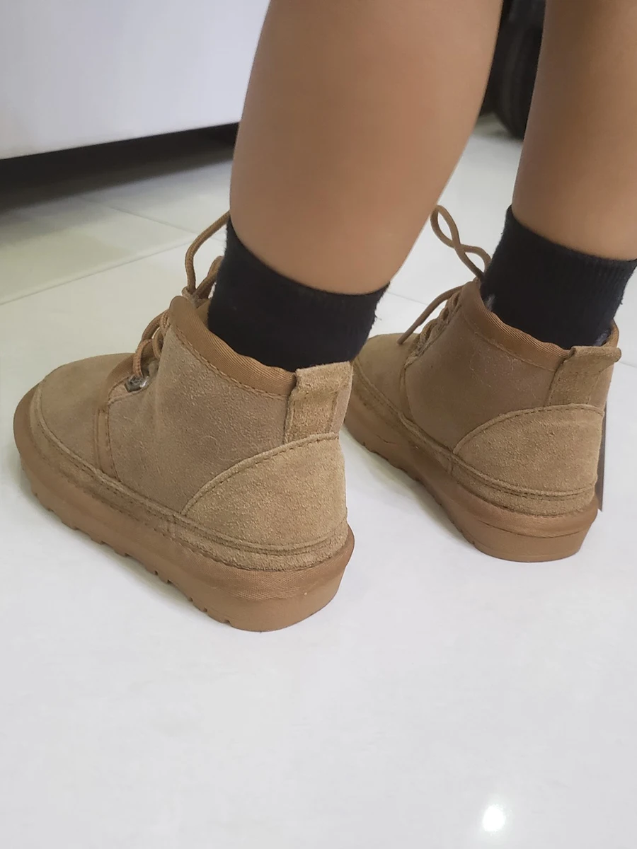 Fundo Tênis Brancos Em Uma Superfície De Mármore, Tênis Branco, Tênis Em  Mármore, Superfície De Mármore Imagem de plano de fundo para download  gratuito, image size:900x1200