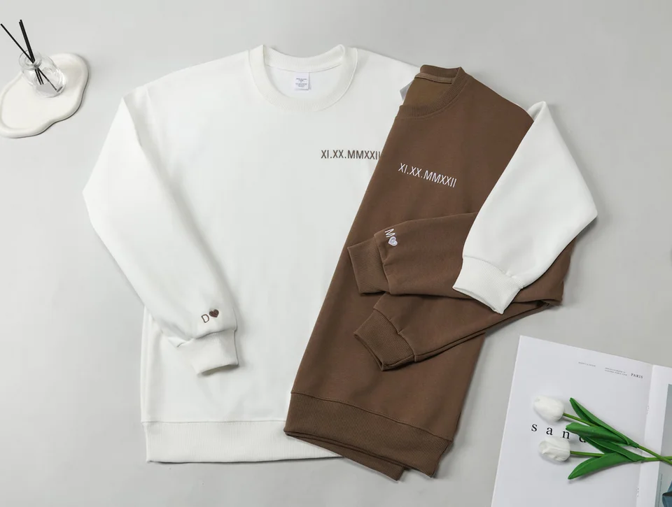 Felpa Con Cappuccio Personalizzata Con Numeri Romani Ricamati: Regalo Per La Data Dell'anniversario - Felpa Ricamata - Italia