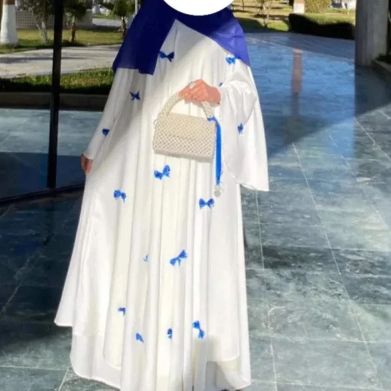 عباية إسلامية فاخرة مزخرفة بفيونكة بيضاء ملابس نسا...