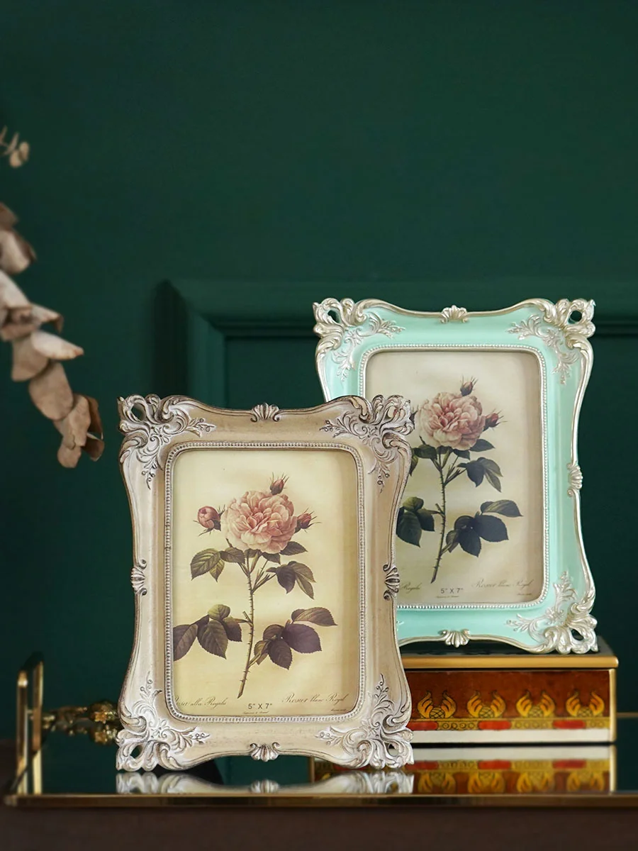 

American French European Carved Gold 7-inch Photo Frame Vintage Elegant Korean Craft Picture Frame Creative Image Frame Set