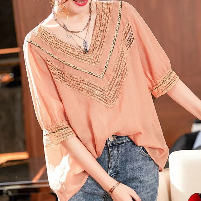 Vintage Lace Hollow Out Elegant V-Neck Shirt Summer Half Sleeve Female Clothing Bright Line Decoration Spliced Straight Blouse