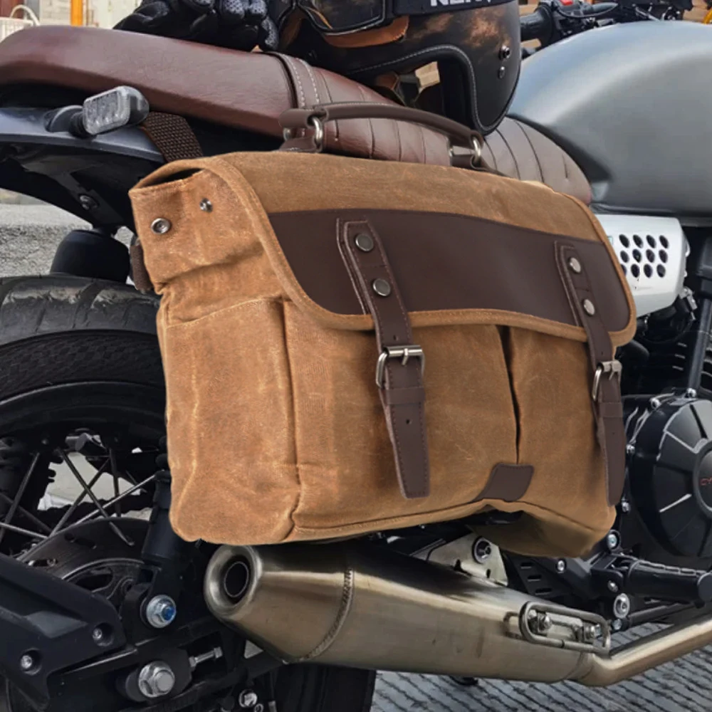 Saddlebag on Triumph Bonneville