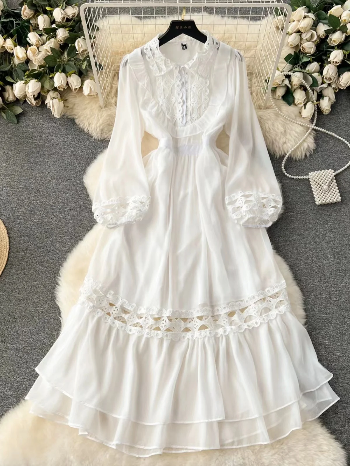 

French Palace Style Dress High-end Light Luxury Niche Hollow Out Splicing Age Reducing Bubble Sleeves Ruffled Edge Elegant Dress