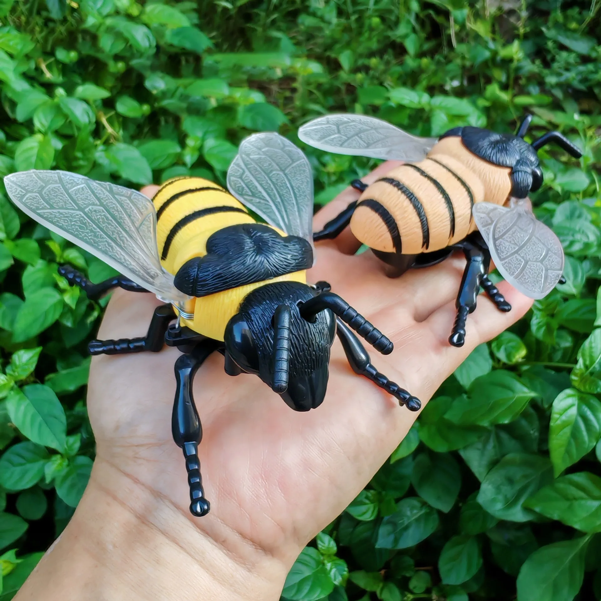 Creative Clockwork Bee Funny Prank Wind Up Crawling Insect Model Toy Children Early Learning Cognition Toys Birthday Gift