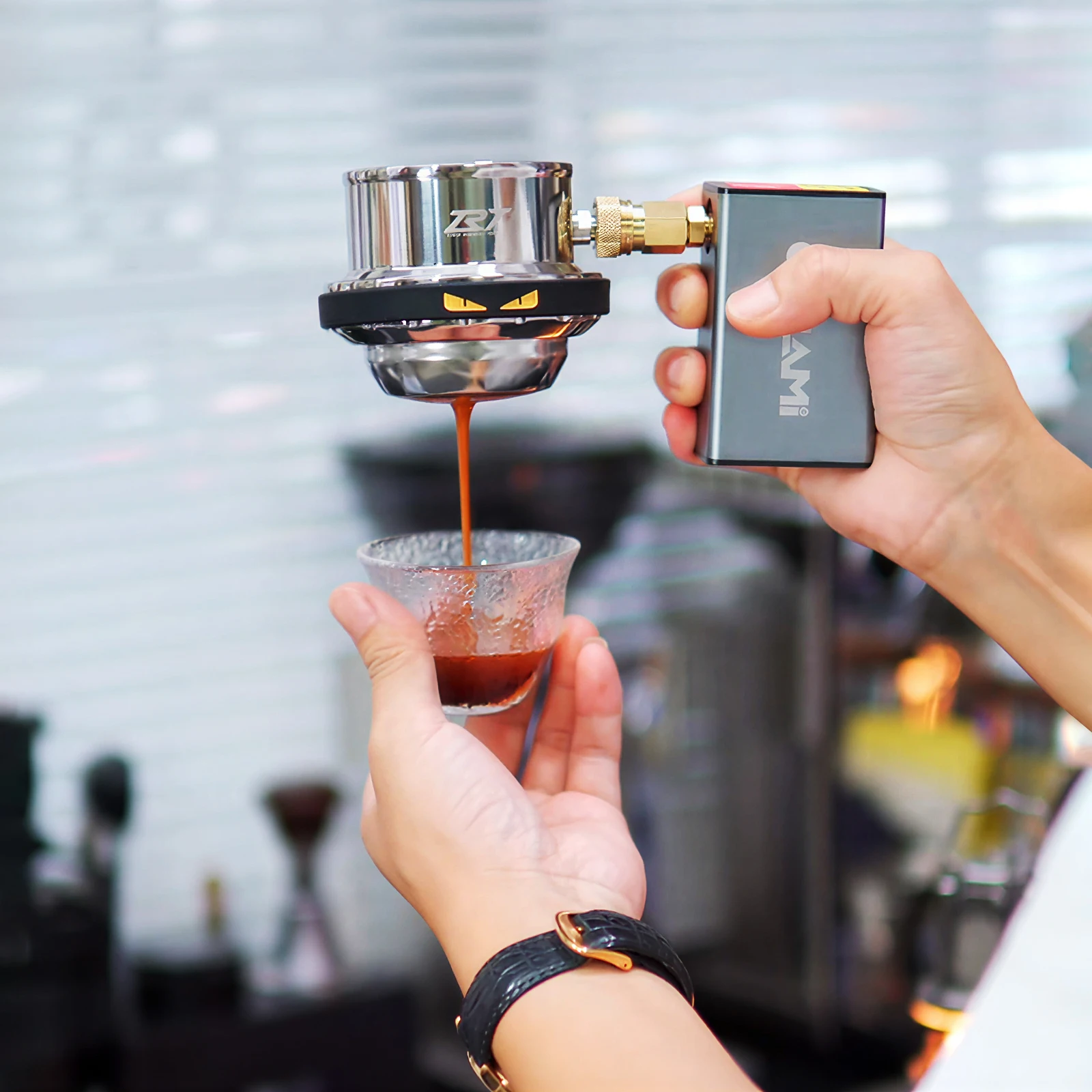 آلة إسبريسو محمولة يدوية Cyclami R7 بضغط 10.3 بار،...